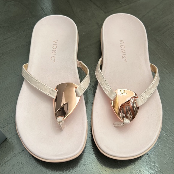 Vionic Raysa Women's Toe Post Supportive Sandal - Picture 3 of 14